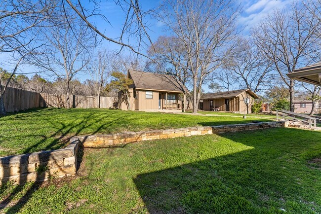 Building Photo - 117 Holly Hill Dr