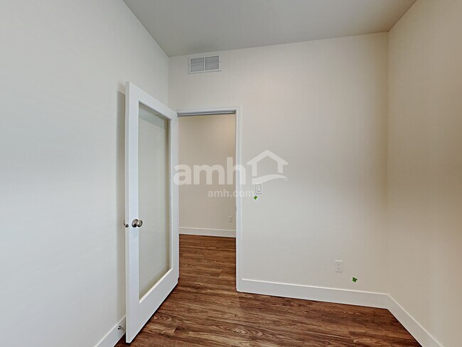 Building Photo - 9433 W Hiden Stream St