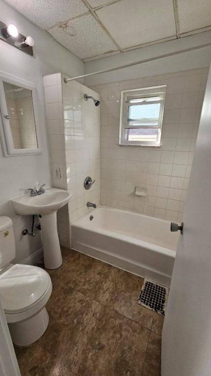 Primary Photo - 1223 Colescott St