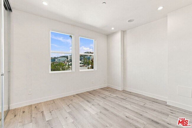 Building Photo - 8121 Norton Ave