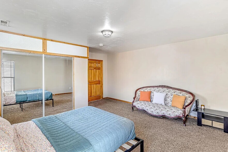 Building Photo - 1420 Pinyon Ave