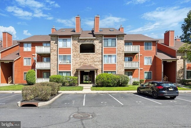 Building Photo - 2611B Auburn Ct