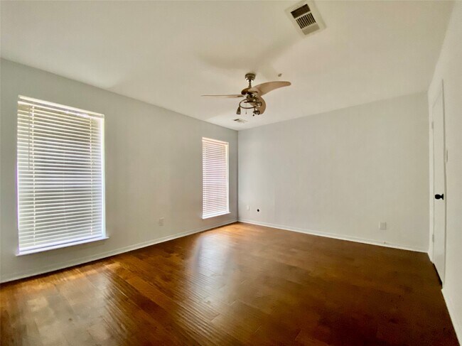 Building Photo - 752 Augusta Dr