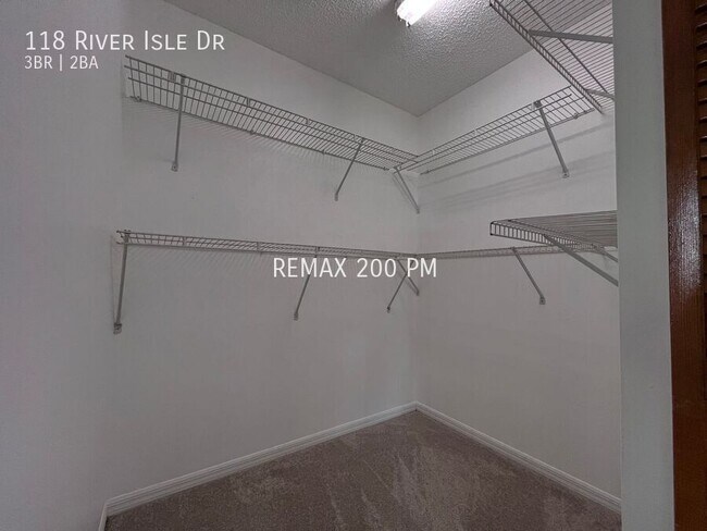 Building Photo - 118 River Isle Dr