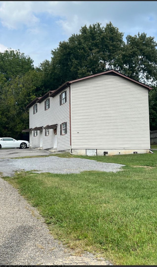 Building Photo - Hillbilly Private Drive