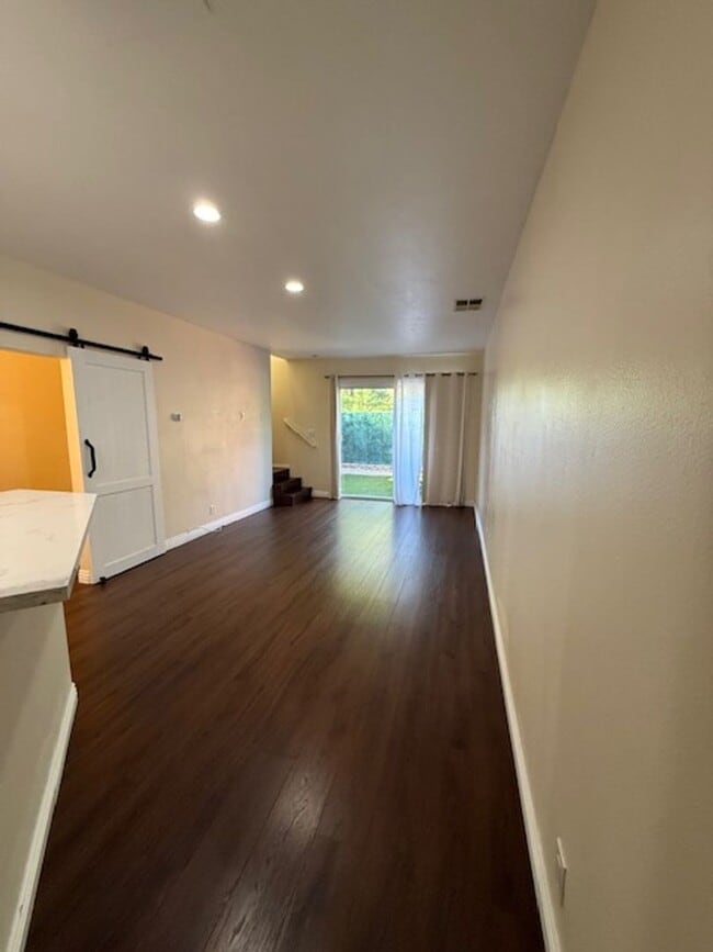 Building Photo - 2 bed 1.5 bath in Dakota Community in Wago...