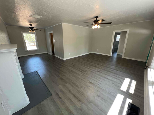 Building Photo - 310 College Dr