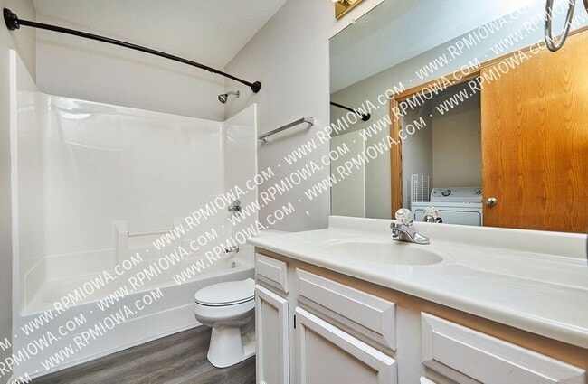 Building Photo - 1913 NW Pleasant St