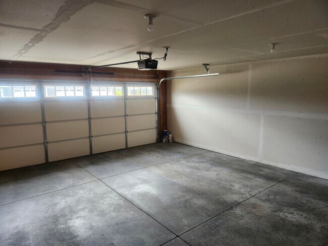 Building Photo - 1581 Keanan Ln