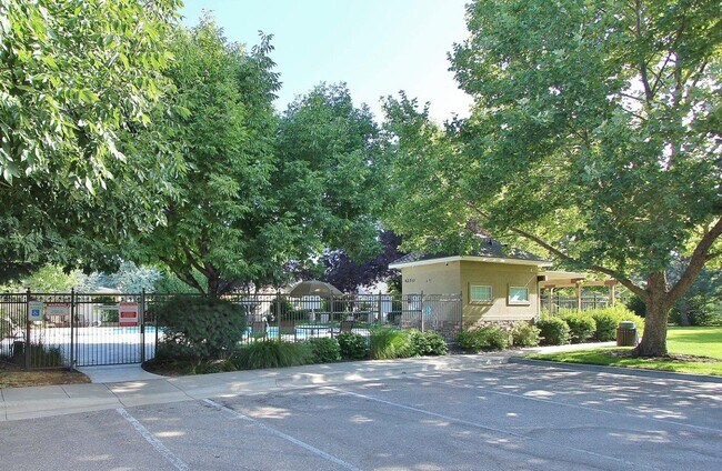 Building Photo - 4325 N McKinley Pk Ave