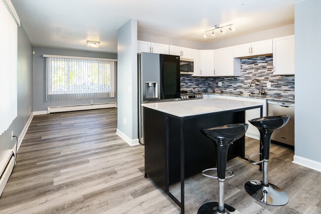 Building Photo - 3016 Pleasant Ave