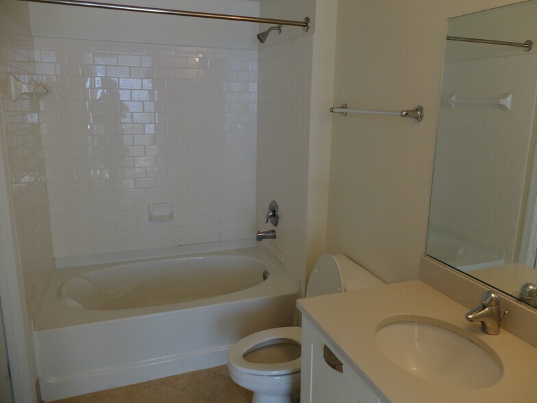 Building Photo - 2451 Midtown Ave