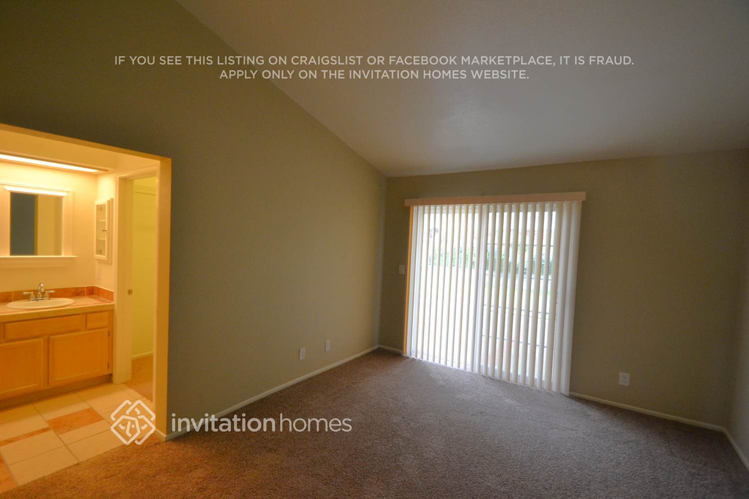 Building Photo - 1320 Date Palm Dr