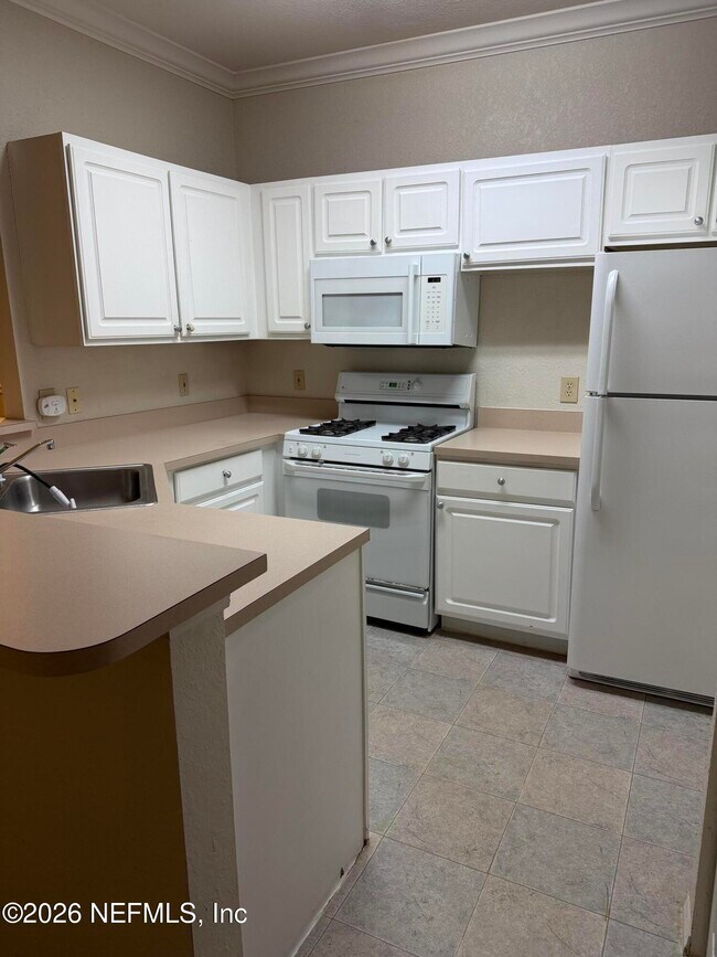 Building Photo - 13810 Sutton Park Dr N