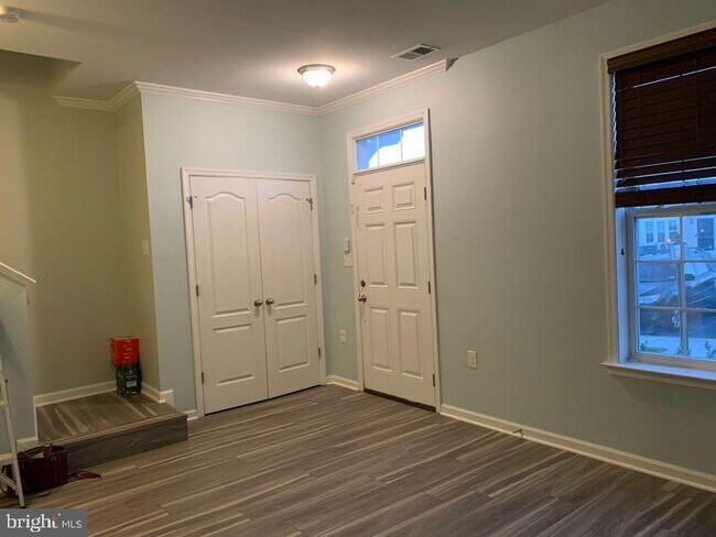 Building Photo - 11 Britania Ct