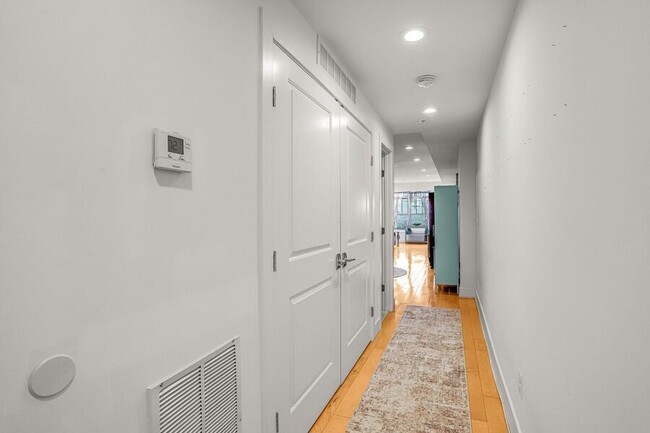 Building Photo - 816 Kennedy St NW