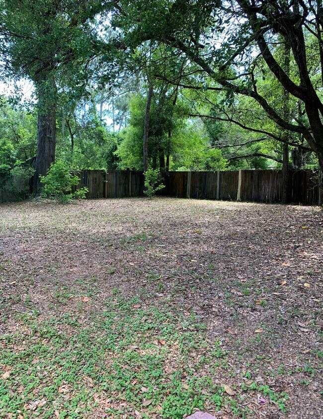 Building Photo - Spacious 3 Bedroom Home Near River City Marketplace