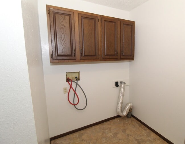 Building Photo - 1908 Sycamore Pl