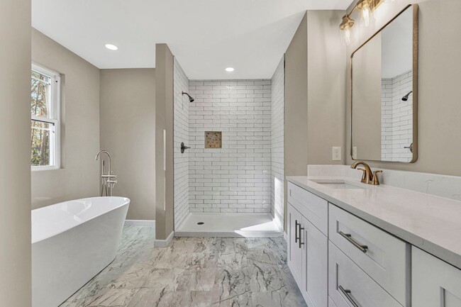 Building Photo - Charming 4 Bedroom Haven in Laurens