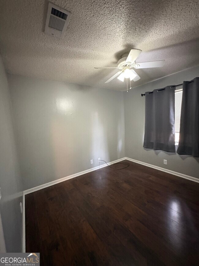 Building Photo - 155 Woodhaven Dr