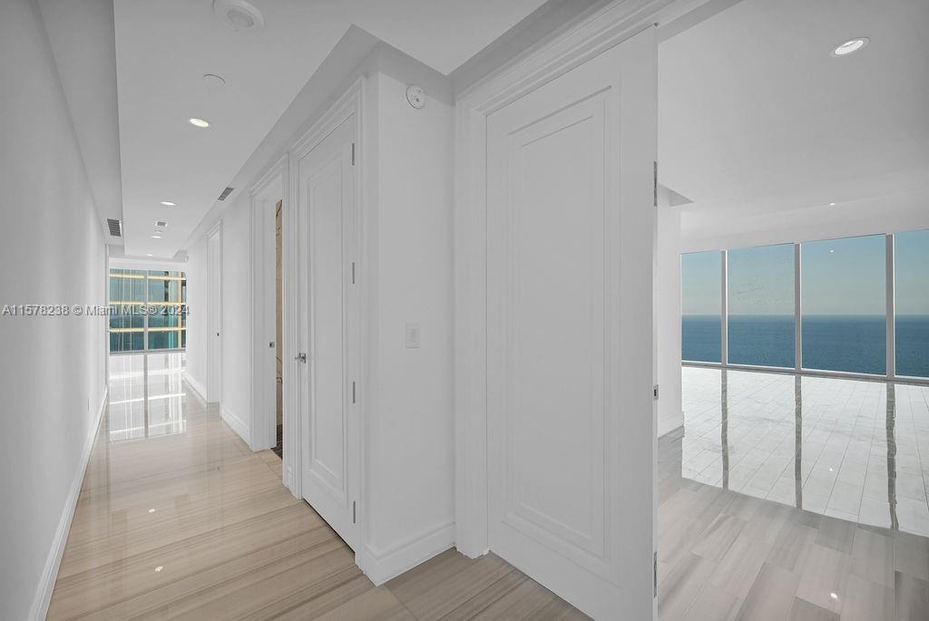 Building Photo - 17901 Collins Ave