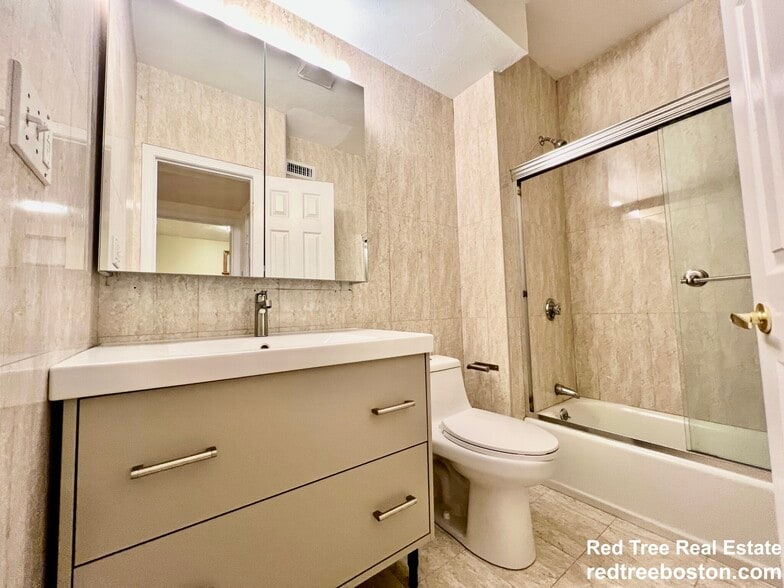 Building Photo - 69 Babcock St