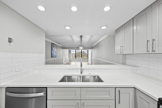 Building Photo - 3716 Whitehall Dr