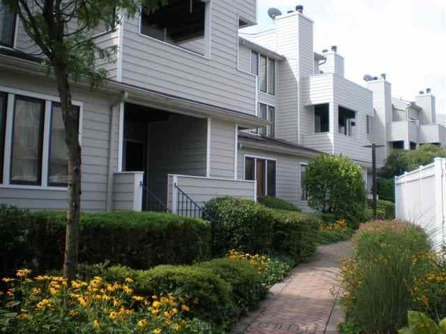 Building Photo - 700 Mainsail Ln