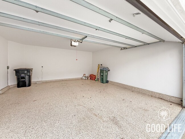 Building Photo - harming 2BR/2BA Townhome with Private Yard & 2-Car Garage in UTC