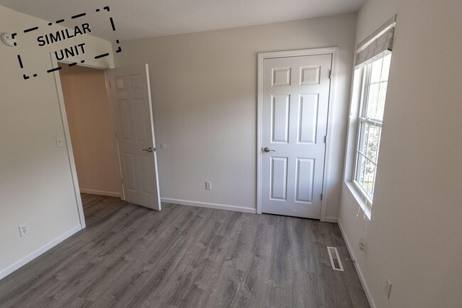 Building Photo - 3324 E St Charles Rd