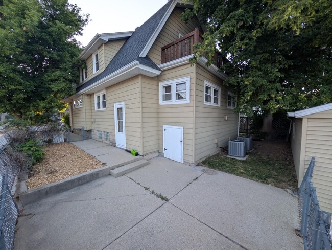 Building Photo - 1418 N 57th St