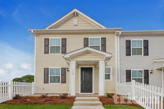 Building Photo - 818 Simpson Farm Rd