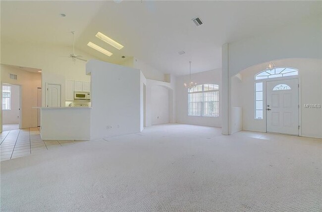 Building Photo - 3 bedroom 2 bathroom beautiful home