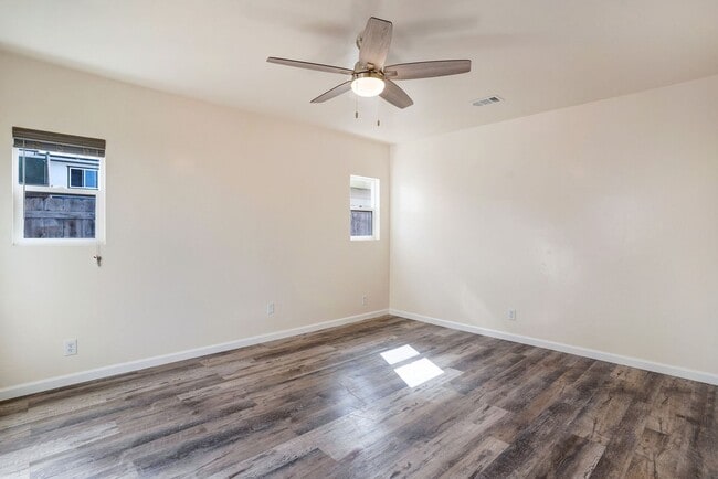 Building Photo - 1736-40 Dahlia Ave