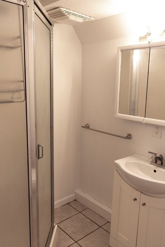 Building Photo - 2426 Burtis Ave