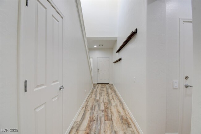 Building Photo - 2613 Romarin Terrace