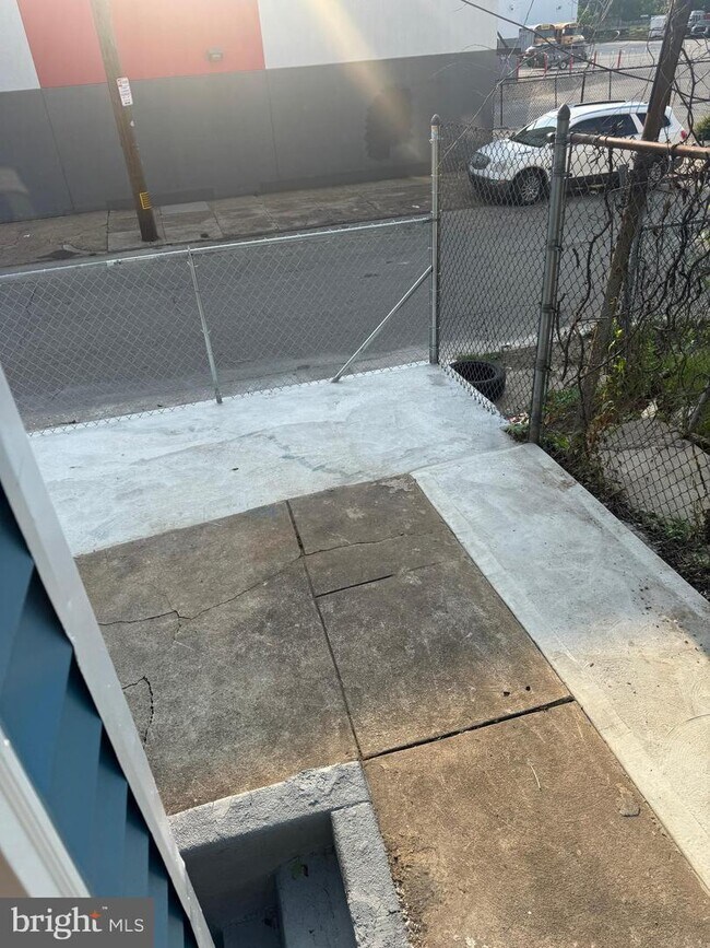 Building Photo - 1945 W Airdrie St