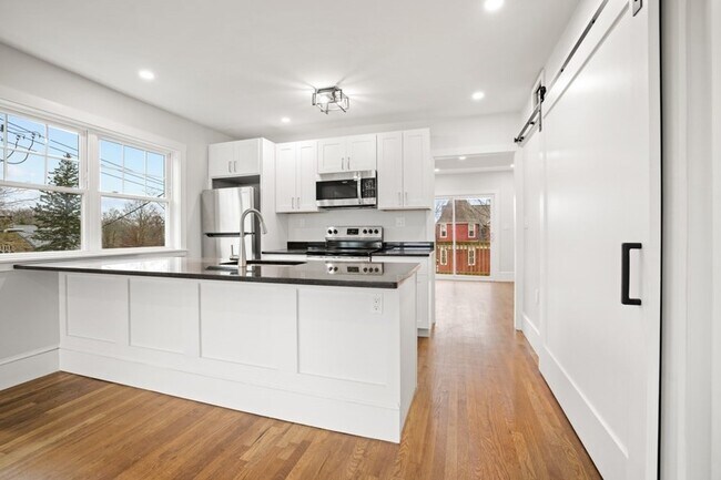 Building Photo - 49 Milwood St