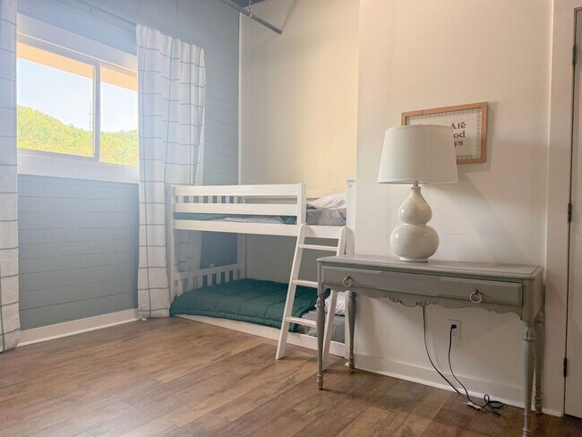 Building Photo - 209 S Church St