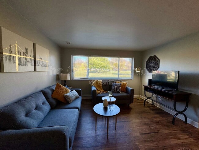 Building Photo - 1444 State St