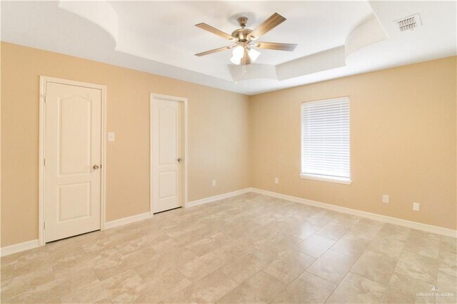 Building Photo - 28 N Champagne