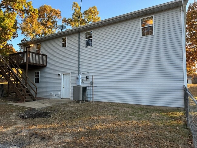 Building Photo - Charming 3-Bed, 2-Bath Home Just Minutes from Fort Leonard Wood!