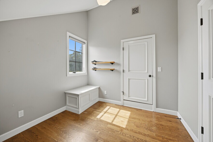 Building Photo - 4316 N Clybourn Ave