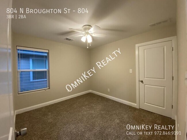 Building Photo - 804 N Broughton St