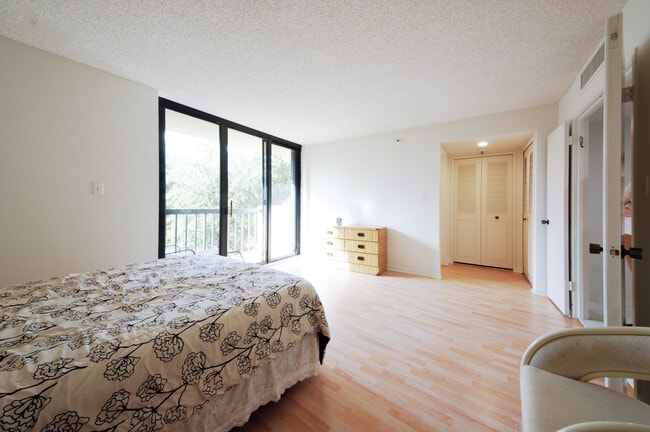 Building Photo - 2450 Presidential Way