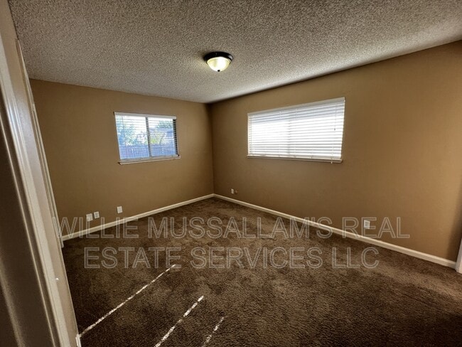 Building Photo - 1625 Court Dr
