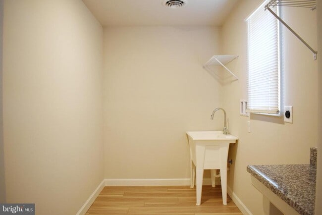 Building Photo - 1471 Treeline Dr