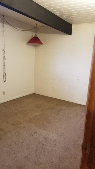 Building Photo - 2772 University Ave