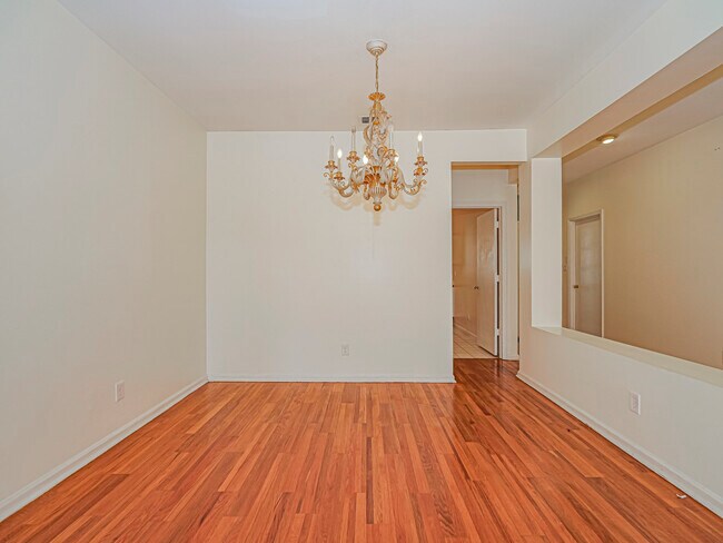 Building Photo - 131 Peppertree Dr