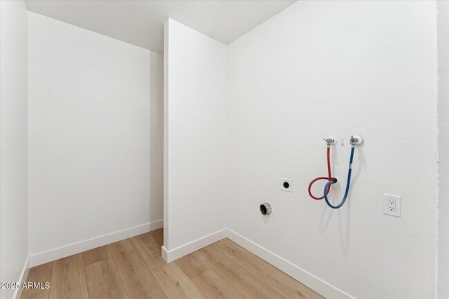 Building Photo - 9554 E Dallas St